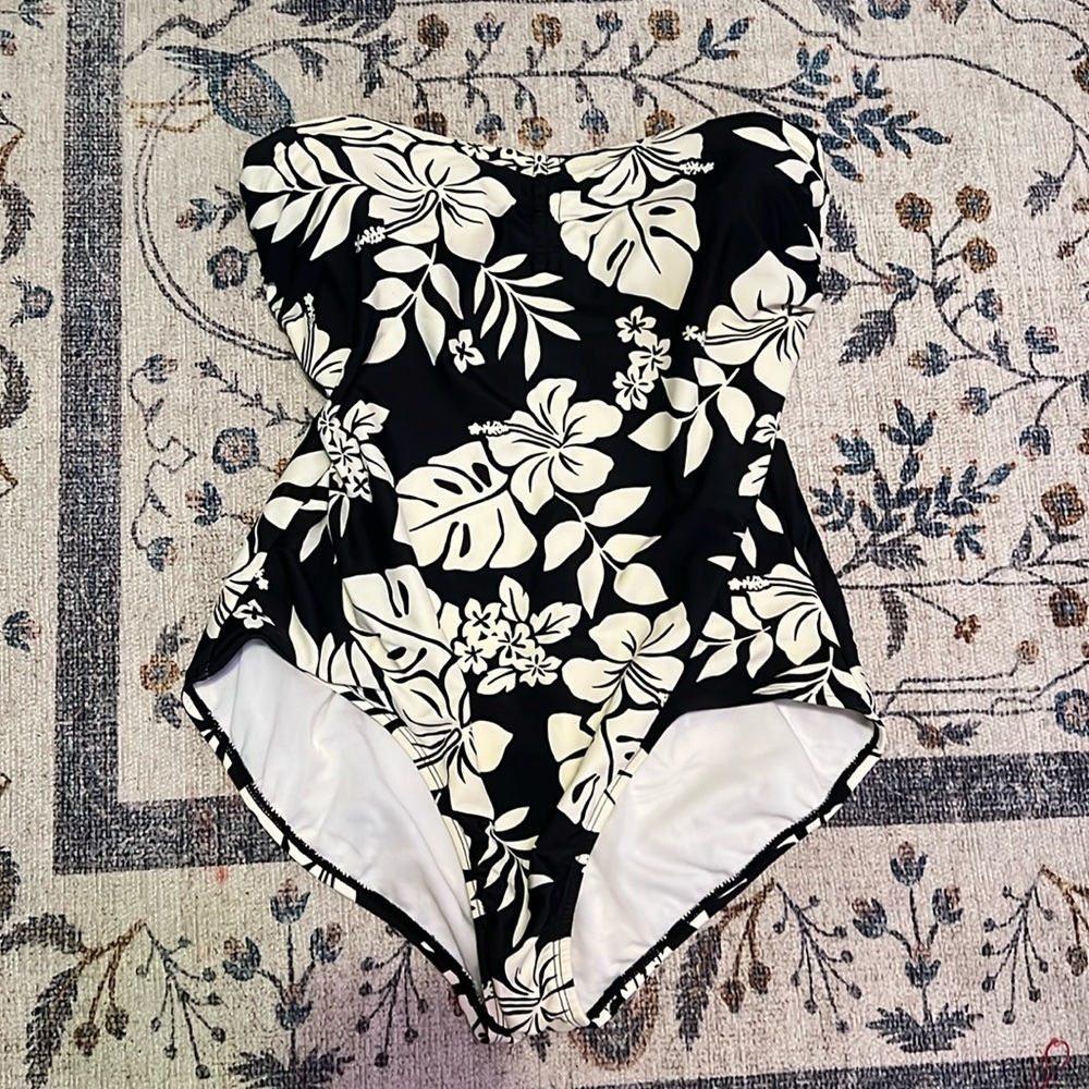 Jantzen one piece swimsuit without tags.